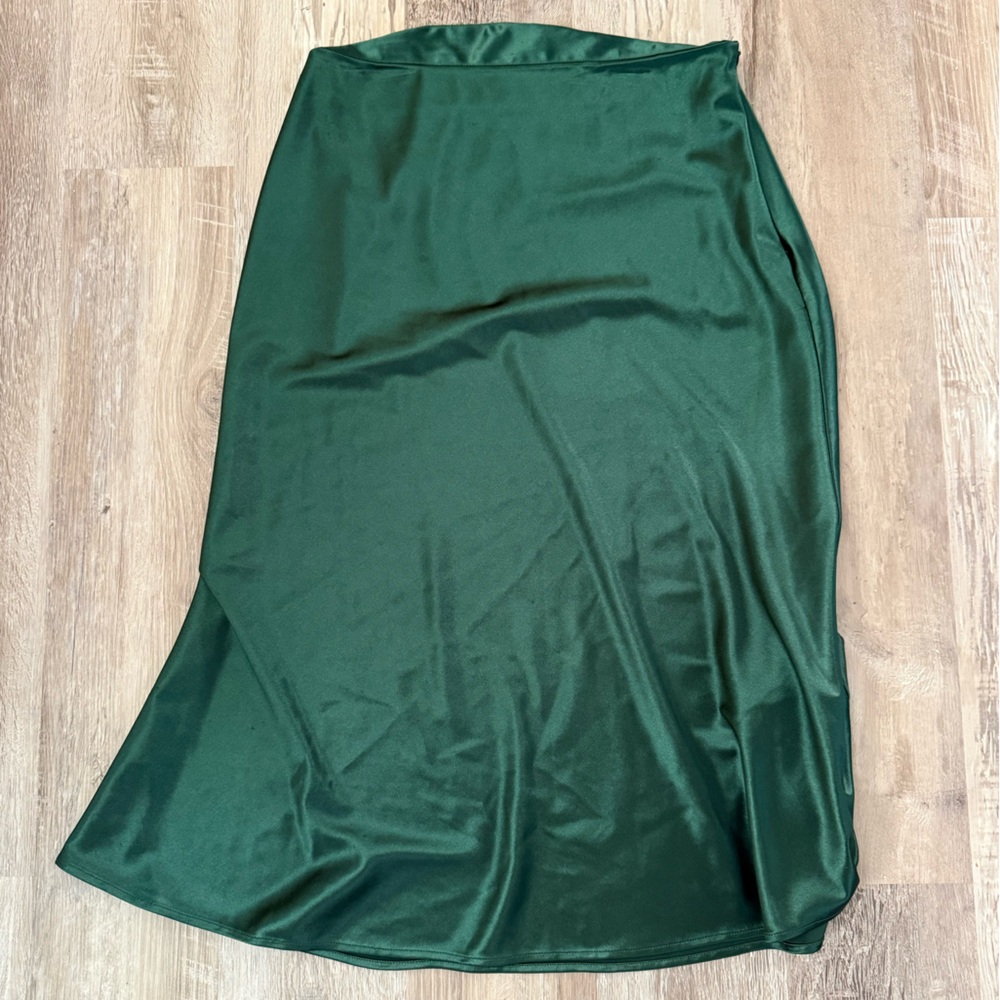 Elegant Green Satin Skirt